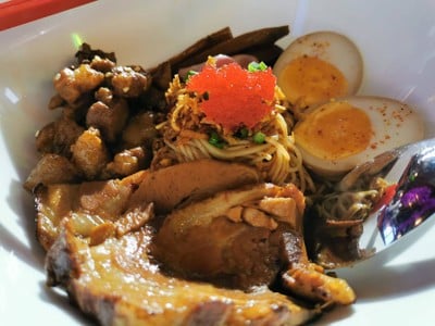 ก๋วยเตี๋ยวคลุก ชุดรวมหมู (โซเมงเล็ก)