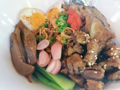 ก๋วยเตี๋ยวคลุก ชุดรวมหมู (วุ้นเส้น)