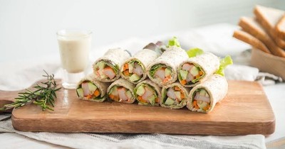 เมนูของร้าน Love&Roll สลัดโรลลำพูน สาขา1 ตลาดจตุจักรลำพูน 1