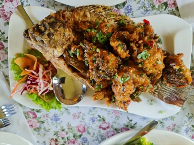 ปลานิลทอดราดสามรส