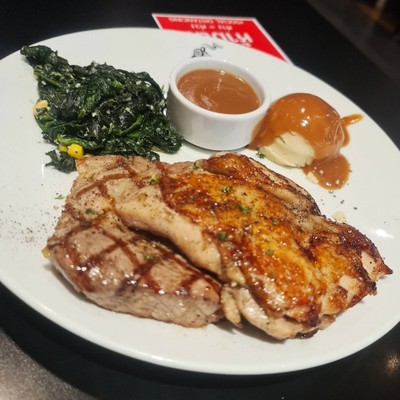 สเต๊กไก่ สเต๊กสันคอหมู ผักโขม