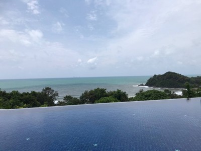 สระว่ายน้ำ/ชายหาด