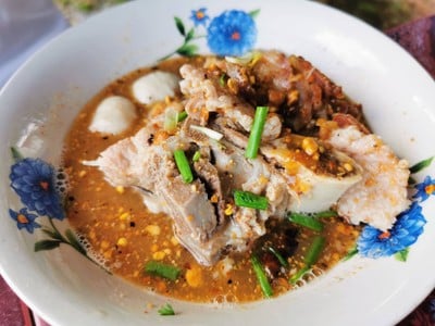 เส้นใหญ่ น้ำ ต้มยำ ก็ อร่อย