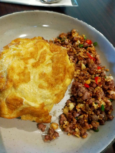ข้าวคั่วพริกเกลือหมูสับ + ไข่เจียว