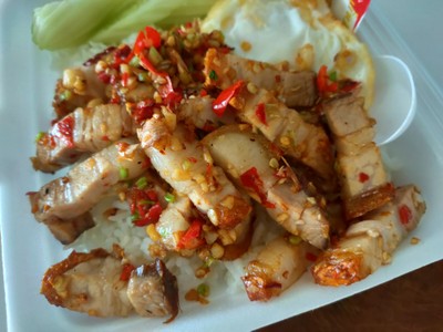 หมูกรอบคั่วพริกเกลือ