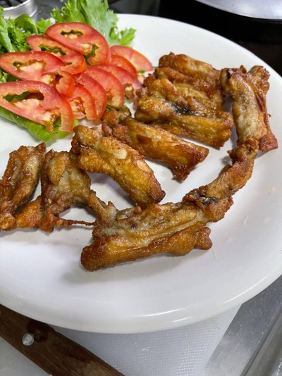ปีกไก่ทอดน้ำปลา