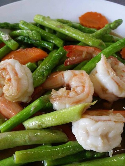 หน่อไม้ฝรั่งผัดกุ้ง