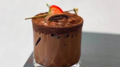 Yellow Teeth sip n’ snap