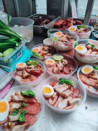 ก๋วยจั๊บข้าวหมูแดงกรอบ