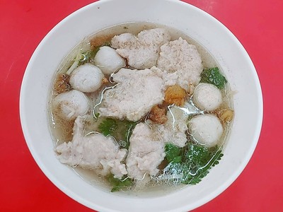 เกาเหลาน้ำใสหมูเด้งลูกชิ้น