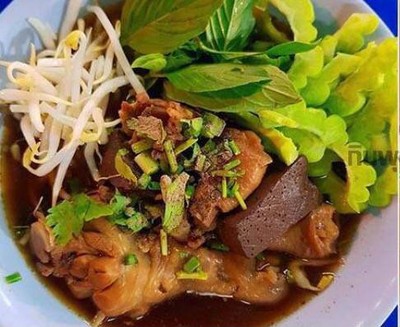 ก๋วยเตี๋ยวไก่ตุ๋นมะระ