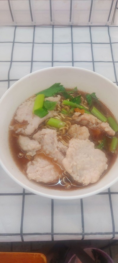 ก๋วยเตี๋ยวเรือหมูเด้งน้ำตก