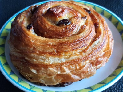 Cinnamon Raisin Escargot เดนิชอบเชย