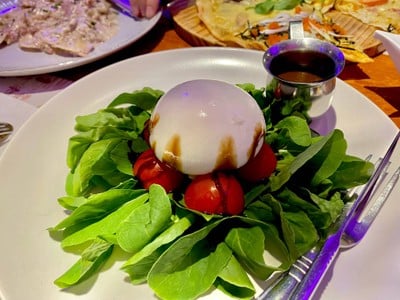 สลัดเบอราต้าชีส