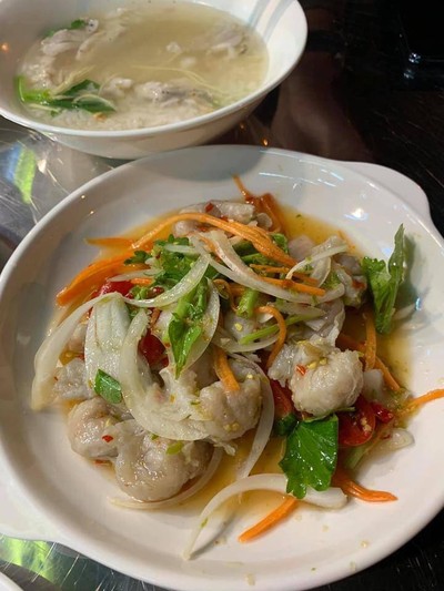 ยำลูกชิ้นปลากราย