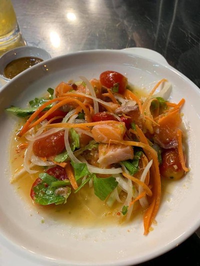 ยำแซลมอน