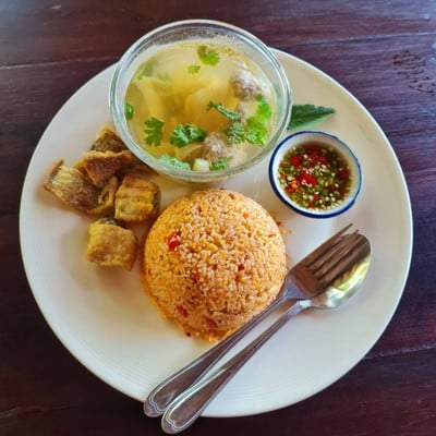 ชุดข้าวผัดน้ำพริกเผาปลาสลิด
