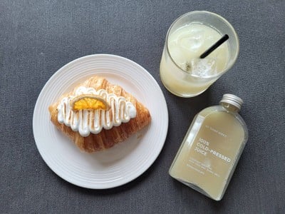 เมนูของร้าน ON A CLOUD COFFEE & CROISSANT Charoen Nakhon