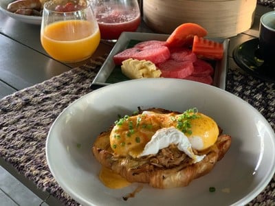 Pulled Pork Eggs Benedict
