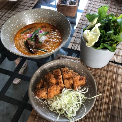 หมี่กะทิ หมูทงคัตสึ