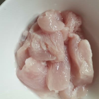 วิธีทำ อกไก่ผัดพริกสด วิธีทำ อกไก่ผัดพริกสด