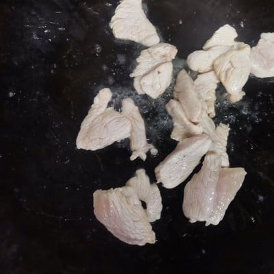 วิธีทำ อกไก่ผัดพริกสด วิธีทำ อกไก่ผัดพริกสด