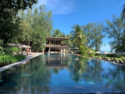 สระว่ายน้ำ/ชายหาด