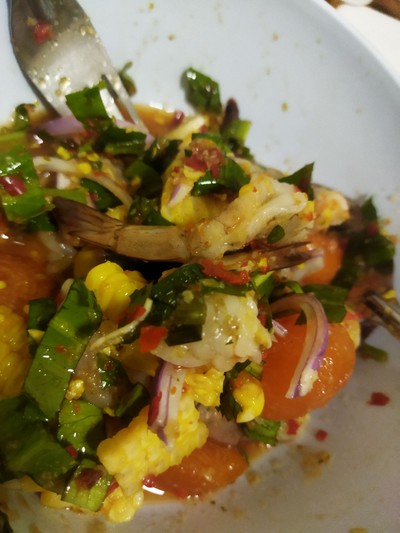 ยำกุ้งสดไข่แดง