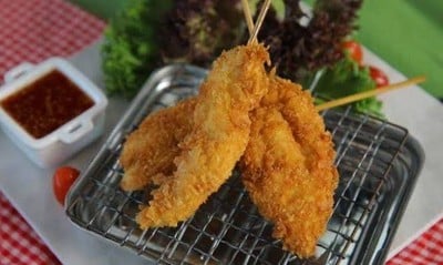 ไก่ชุปแป้งทอด  ( เสียบไม้ )