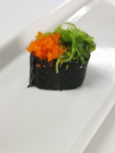 ซูชิไข่กุ้งสาหร่าย