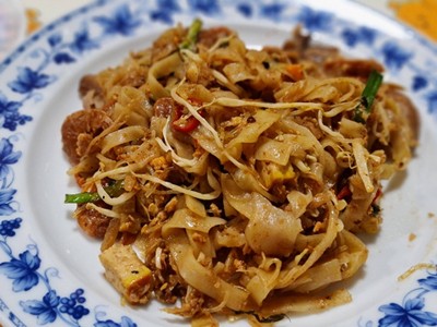 ผัดไทคอหมูย่าง