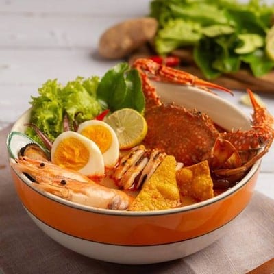ก๋วยเตี๋ยวต้มยำไข่หวานประตูสวนดอกเชียงใหม่