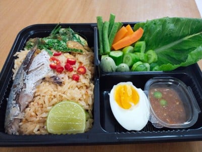 ข้าวคลุกน้ำพริกกะปิปลาทู