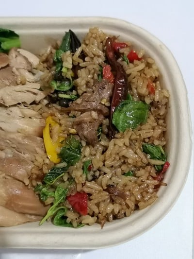 ข้าวมันเนื้อเอ็นแก้วกะเพราพริกข่า