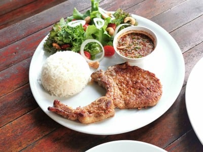 อาหาร หรือ เครื่องดื่ม