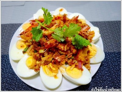 ยำไข่ต้มน้ำพริกเผา ยำไข่ต้มน้ำพริกเผา