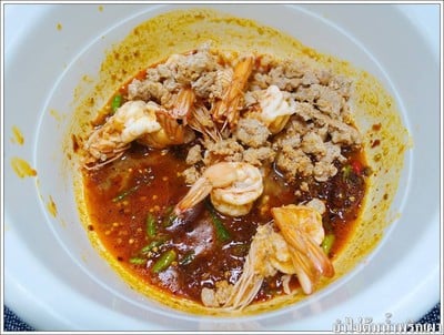 วิธีทำ ยำไข่ต้มน้ำพริกเผา