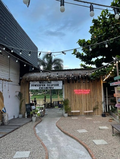 แม่เพ็ญซีฟู๊ด ริมน้ำปิง