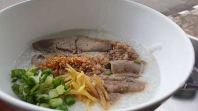 โจ๊กหมูทรงเครื่อง