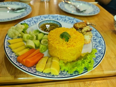 ข้าวคลุกมันปู