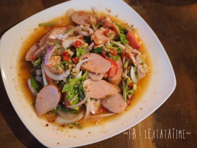 ยำไส้กรอก