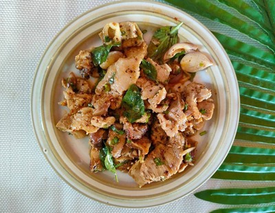 หมูน้ำตก