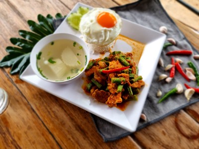 ํดำริกแกงหมู