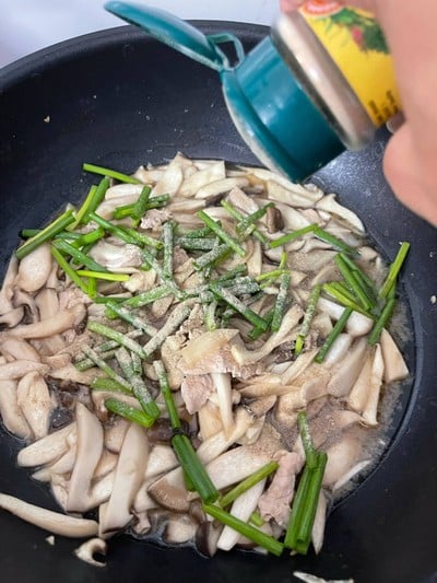 วิธีทำ เห็ดออริจินผัดสันคอหมูน้ำมันหอย สูตรไม่ใส่น้ำมัน วิธีทำ เห็ดออริจินผัดสันคอหมูน้ำมันหอย สูตรไม่ใส่น้ำมัน