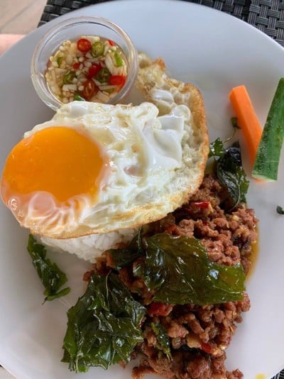 ข้าวกะเพรา + ไข่ดาว