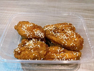 ปีกไก่ทอดซอสกระเทียม