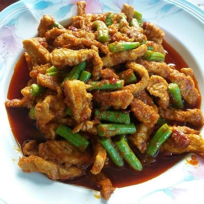 ผัดพริกแกงหมู
