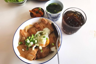 Set ข้าวหน้าหมูสามชั้น