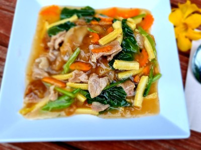 ราดหน้าหมูนุ่ม