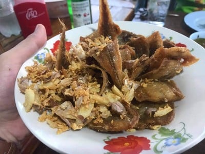 ปลาลิ้นหมาทอดกระเทียม